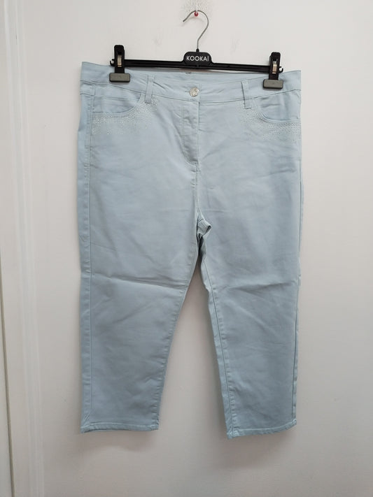Pantacourt bleu ciel Taille 46