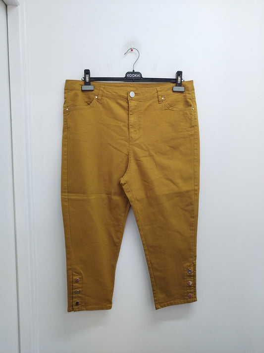Pantacourt moutarde Taille 46