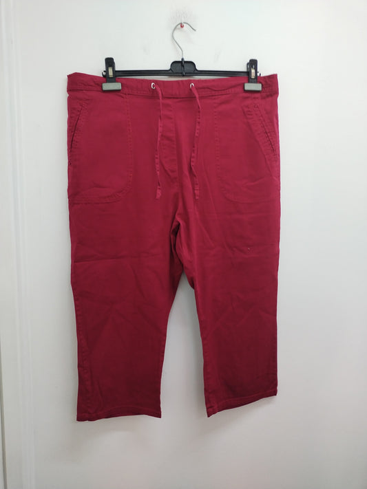 Pantacourt rouge foncé Taille 48