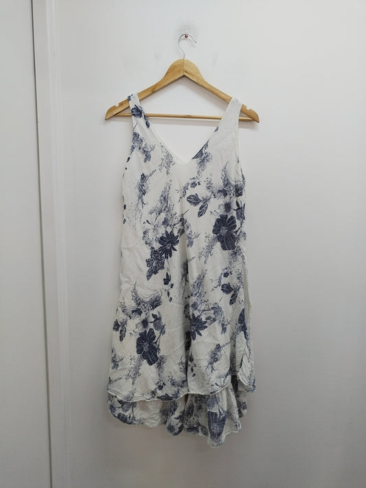Robe sans manches blanche fleurie Taille XL