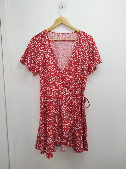 Robe manches courtes cache-cœur Shein rouge fleurie Taille 40/42