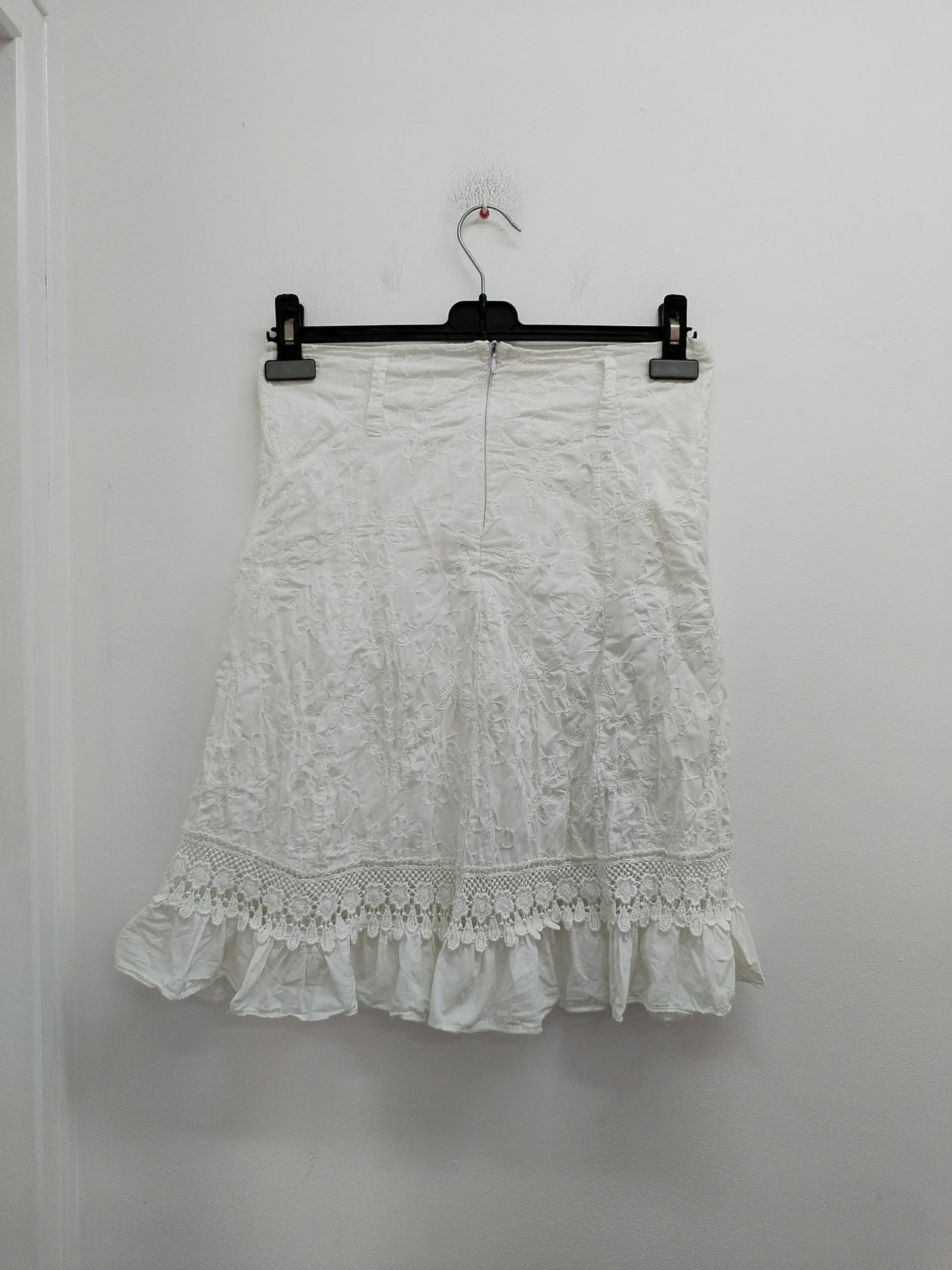 Jupe blanche avec broderie et dentelle Taille 36