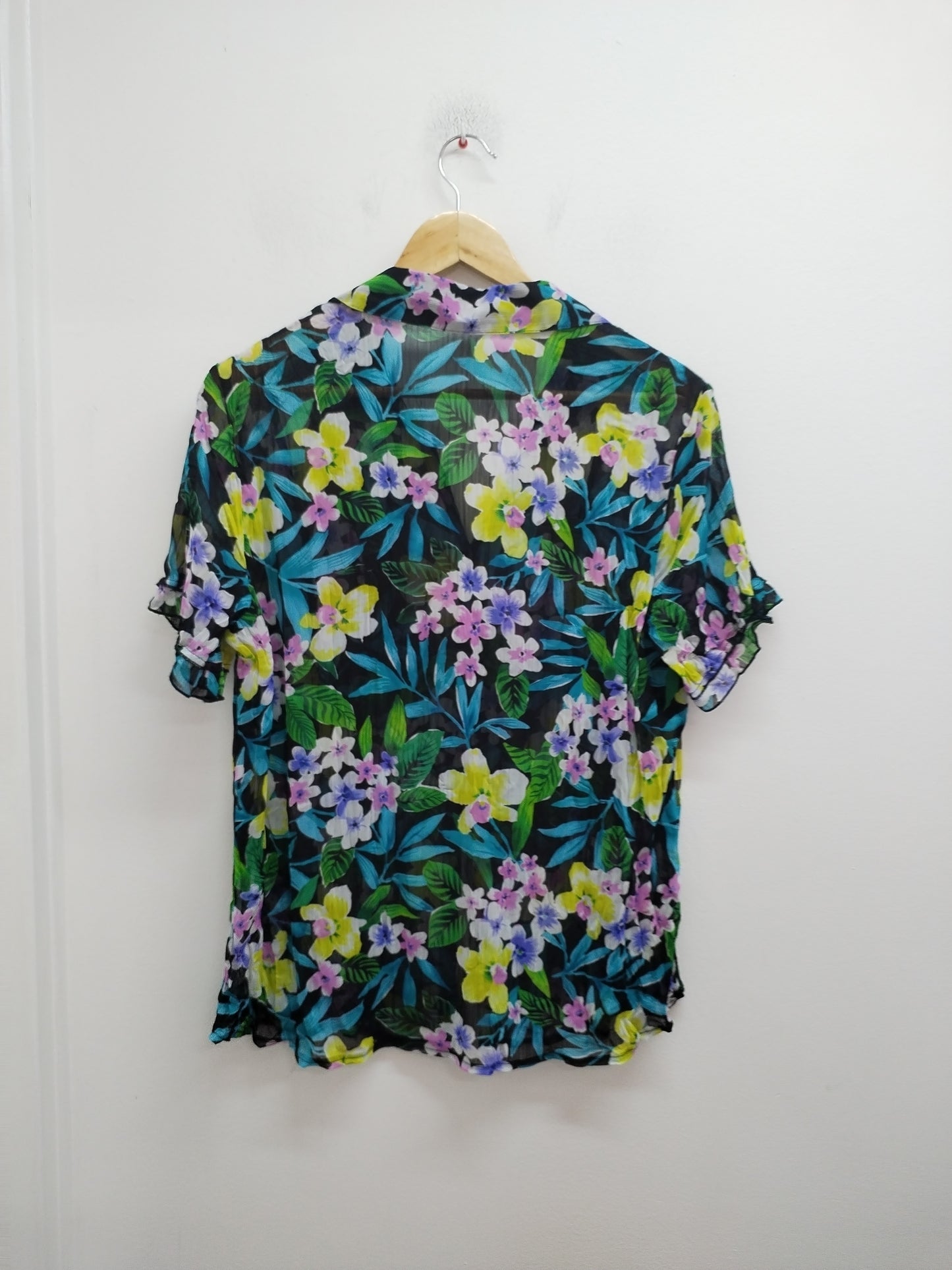 Chemise manches courtes en voile noire fleurie Taille M