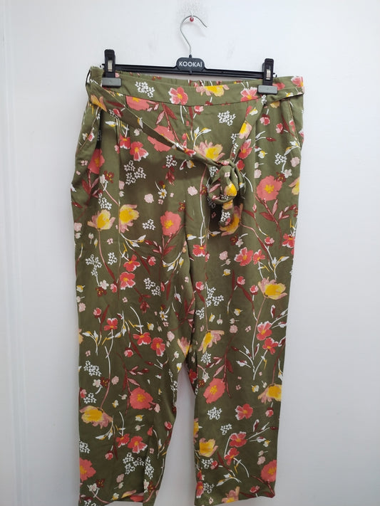 Pantalon fluide avec ceinture kaki fleuri Taille 50