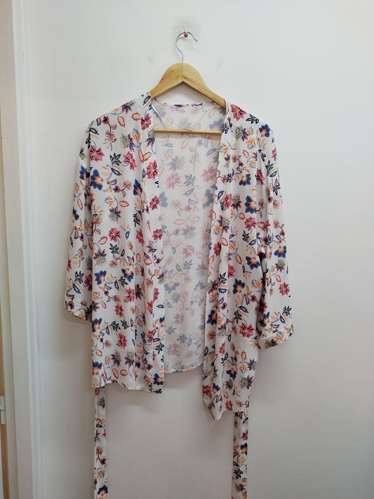 Veste légère avec ceinture Primark blanche fleurie Taille S