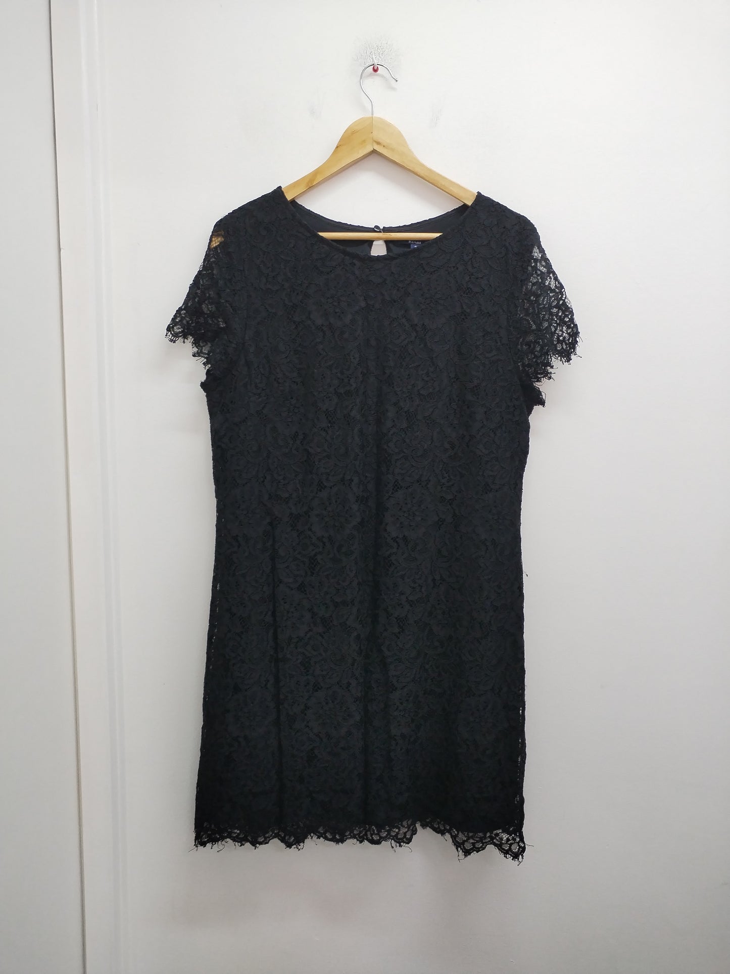 Robe manches courtes Kiabi noire en dentelle Taille 46