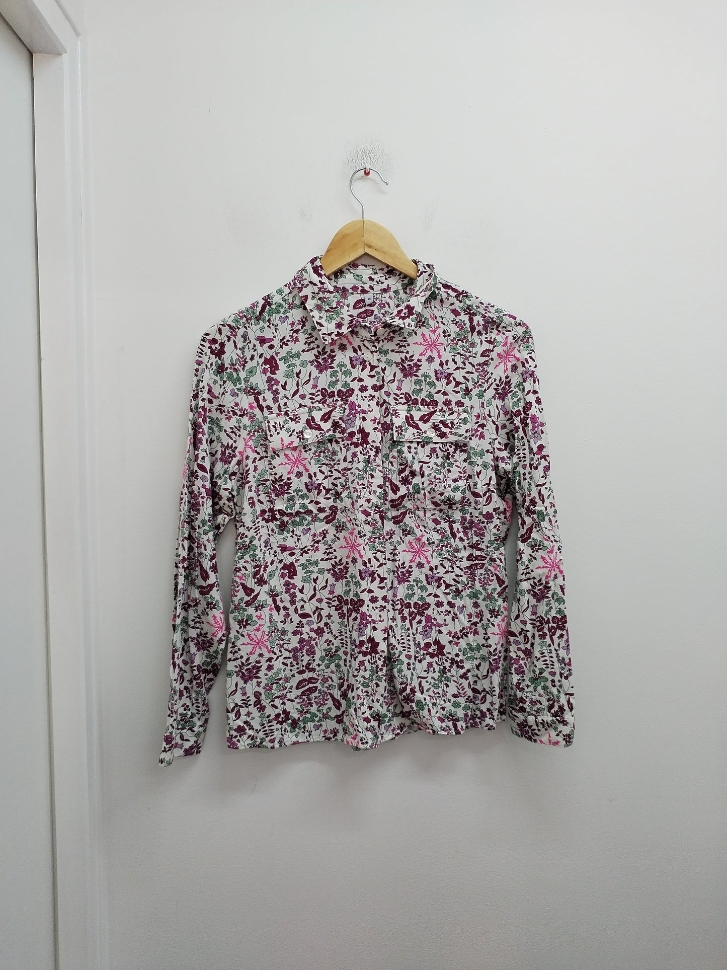 Chemise manches longues blanche fleurie Taille 40