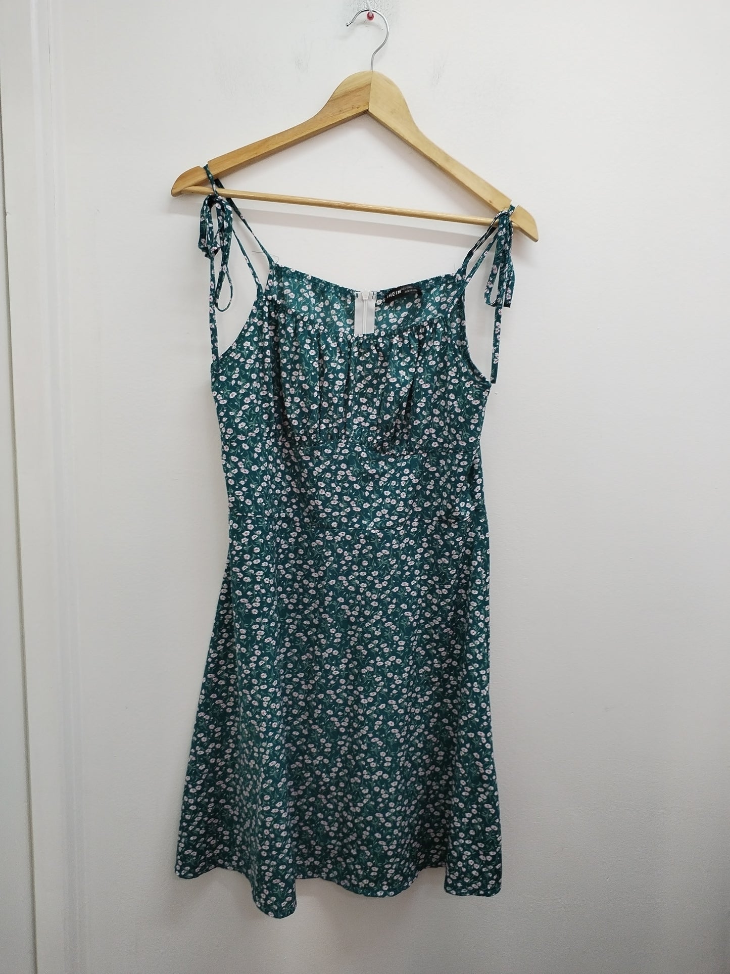 Robe à bretelles Shein verte fleurie Taille 40