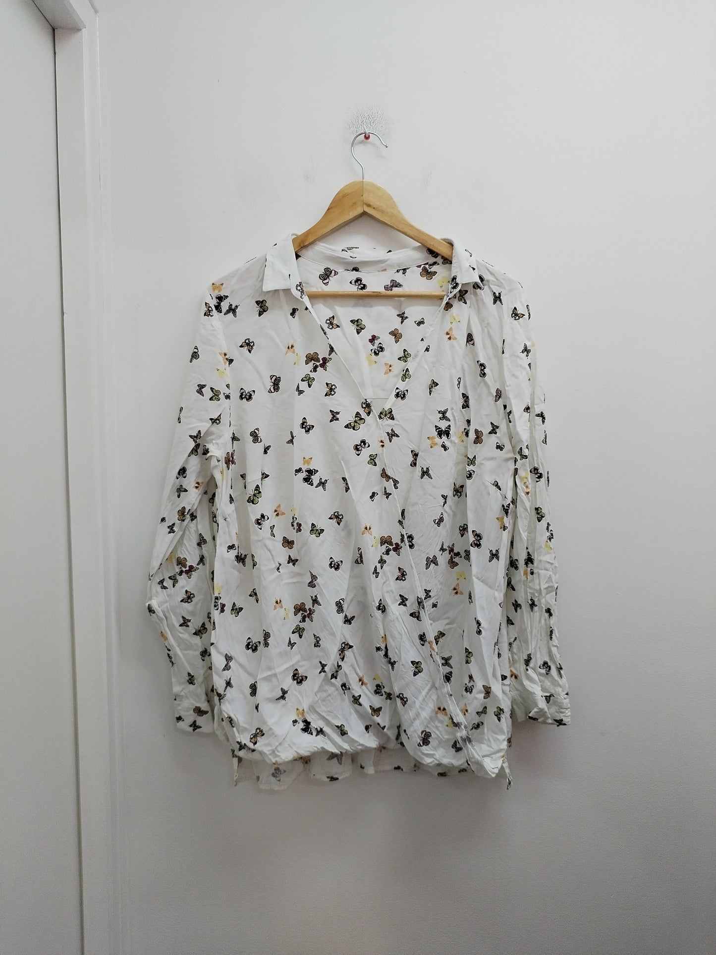 Tunique manches longues Bon Prix blanche motifs papillons Taille 2XL
