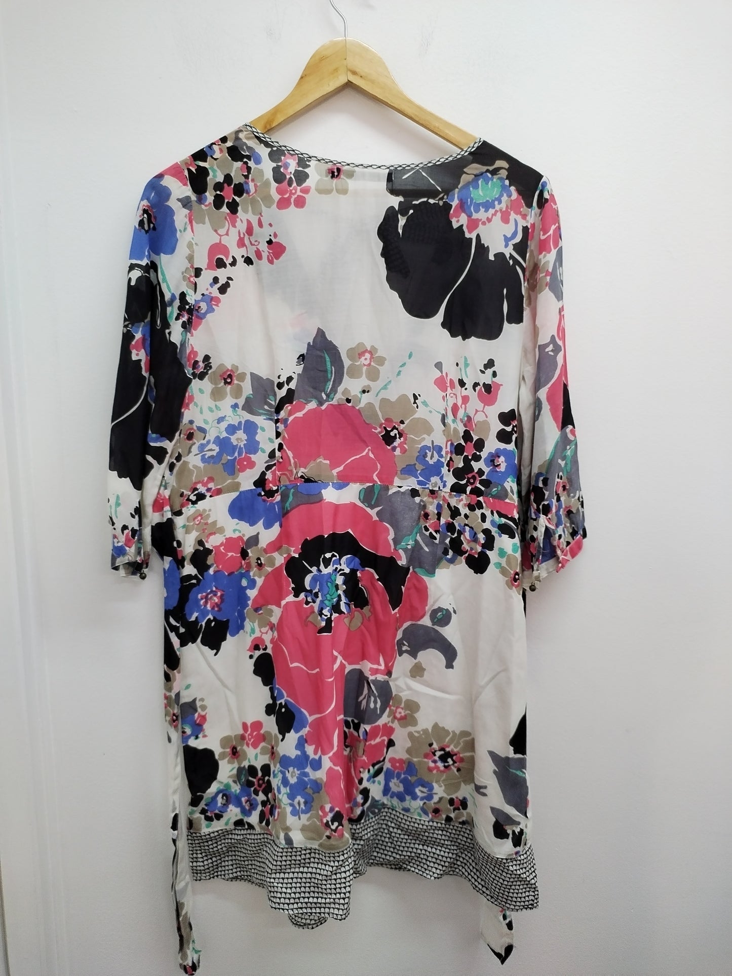 Robe manches 3/4 CNB blanche fleurie Taille L