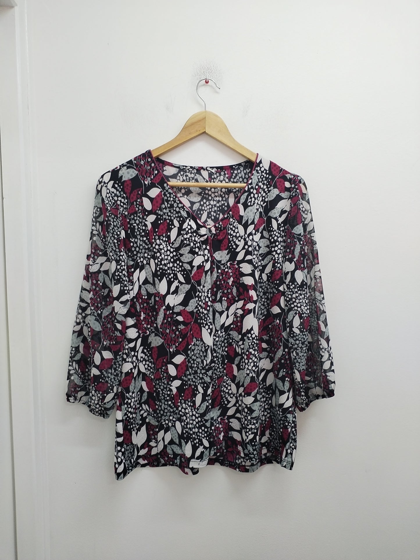 Tunique manches 3/4 noire à motifs blancs, gris et bordeaux Taille XL