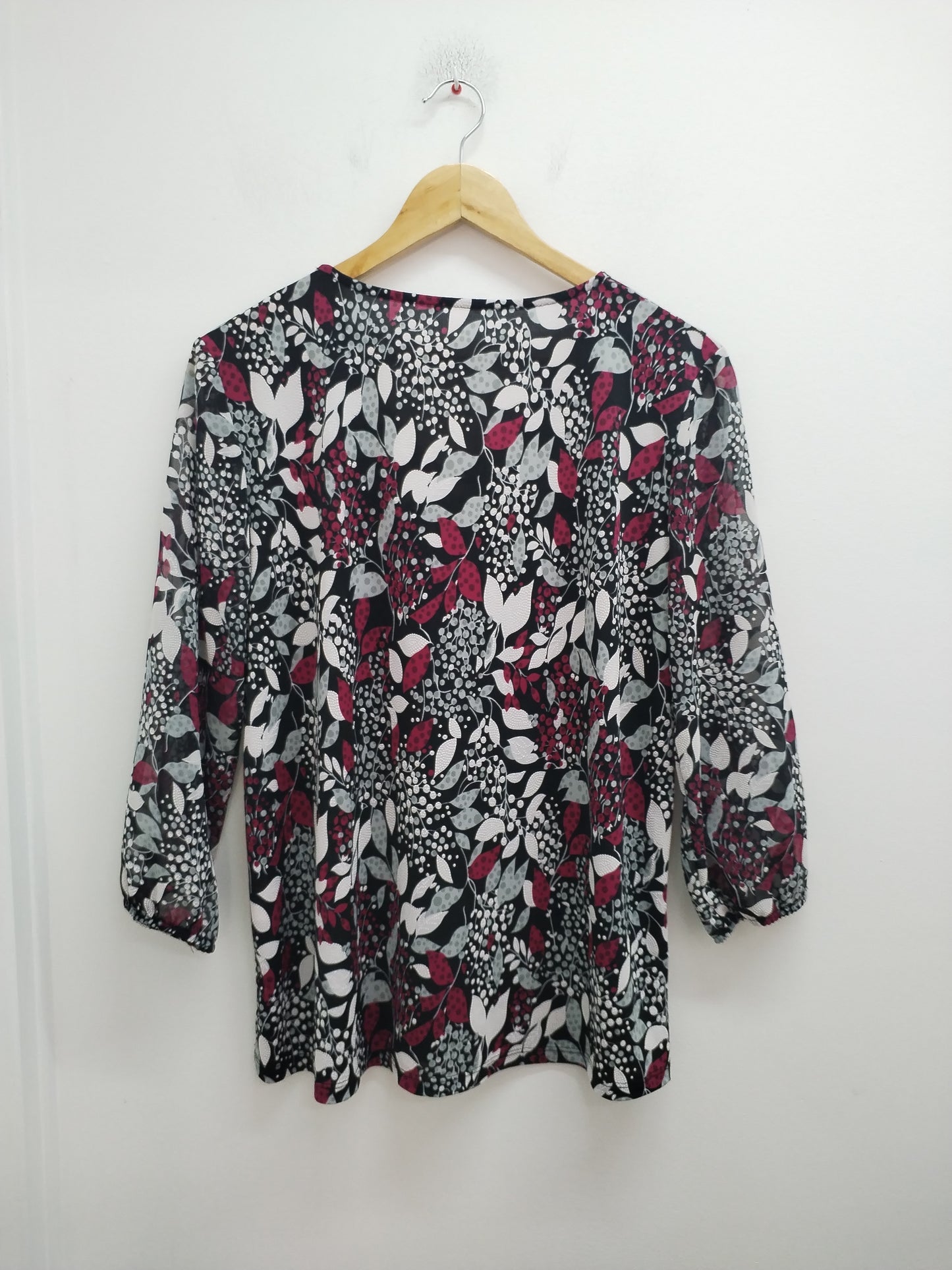 Tunique manches 3/4 noire à motifs blancs, gris et bordeaux Taille XL