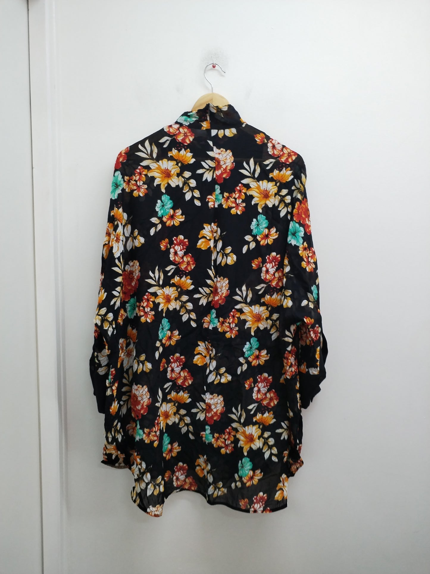 Robe manches longues en voile noire fleurie Taille 42