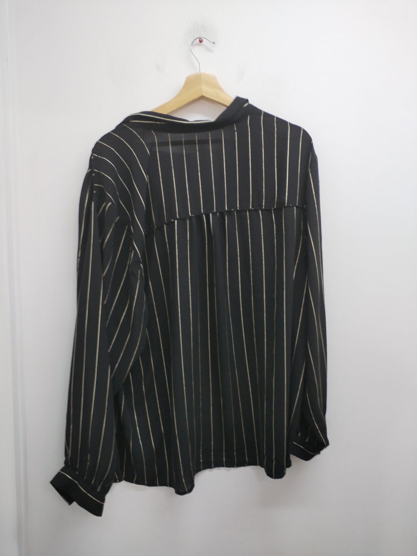 Chemise en voile Kiabi noire à rayures dorées Taille 56