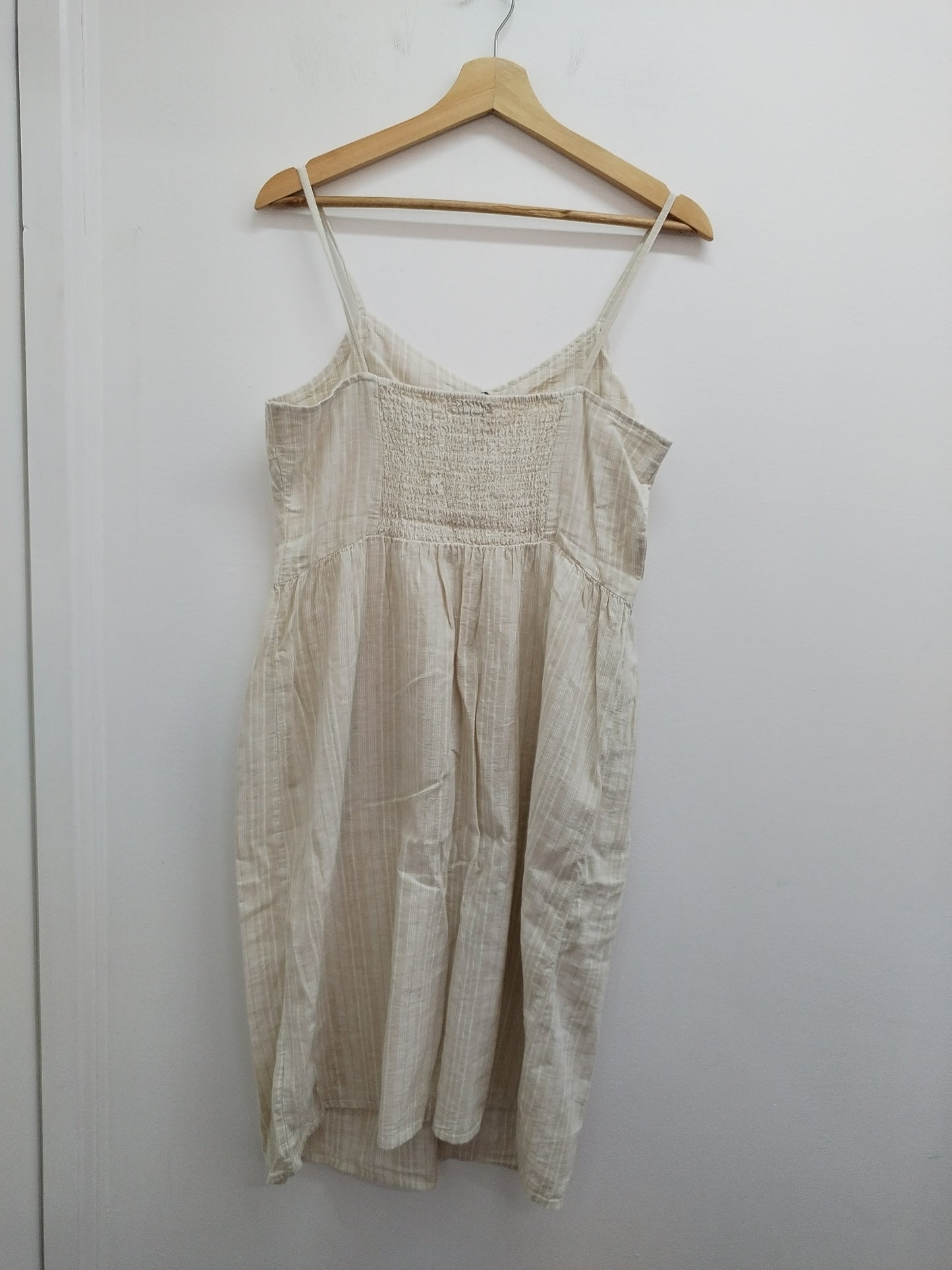 Robe à bretelles Esmara beige à rayures fines Taille 40