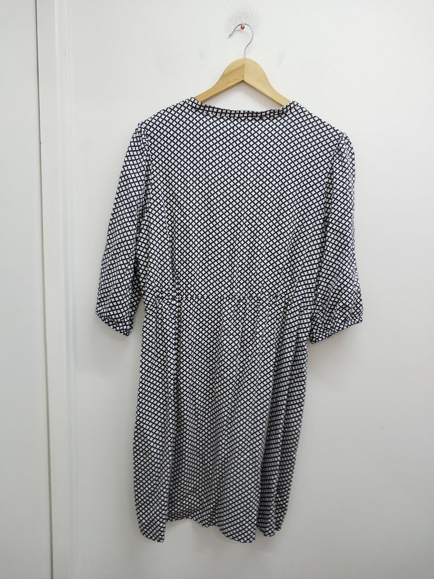 Robe manches 3/4 Tissaia marine fleurie Taille 42