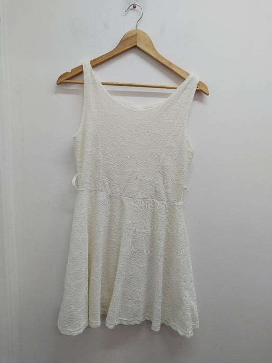 Robe sans manches blanche avec dentelle Taille M