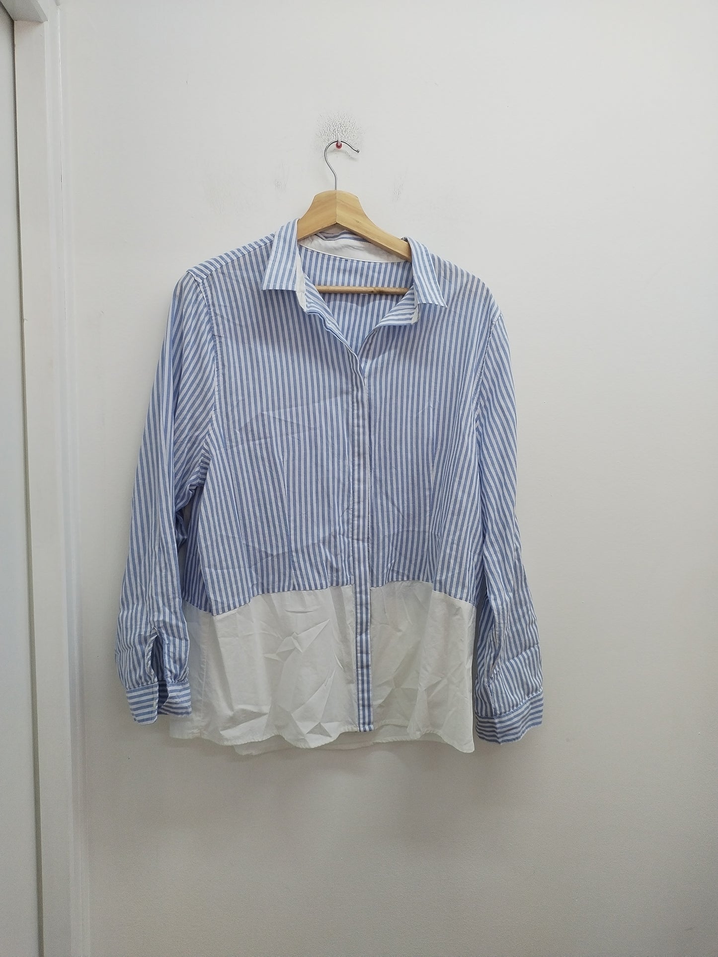 Chemise manches longues rayée bleue et blanche Taille L