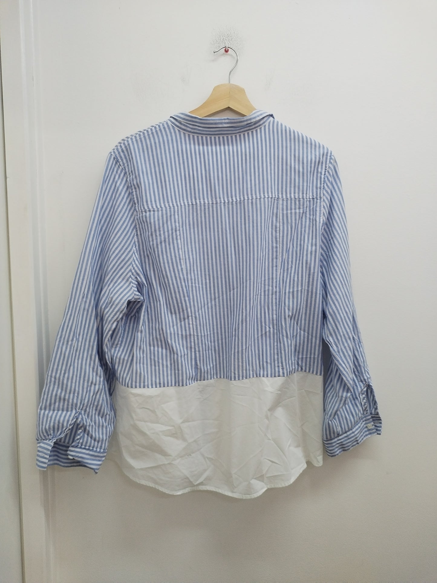 Chemise manches longues rayée bleue et blanche Taille L