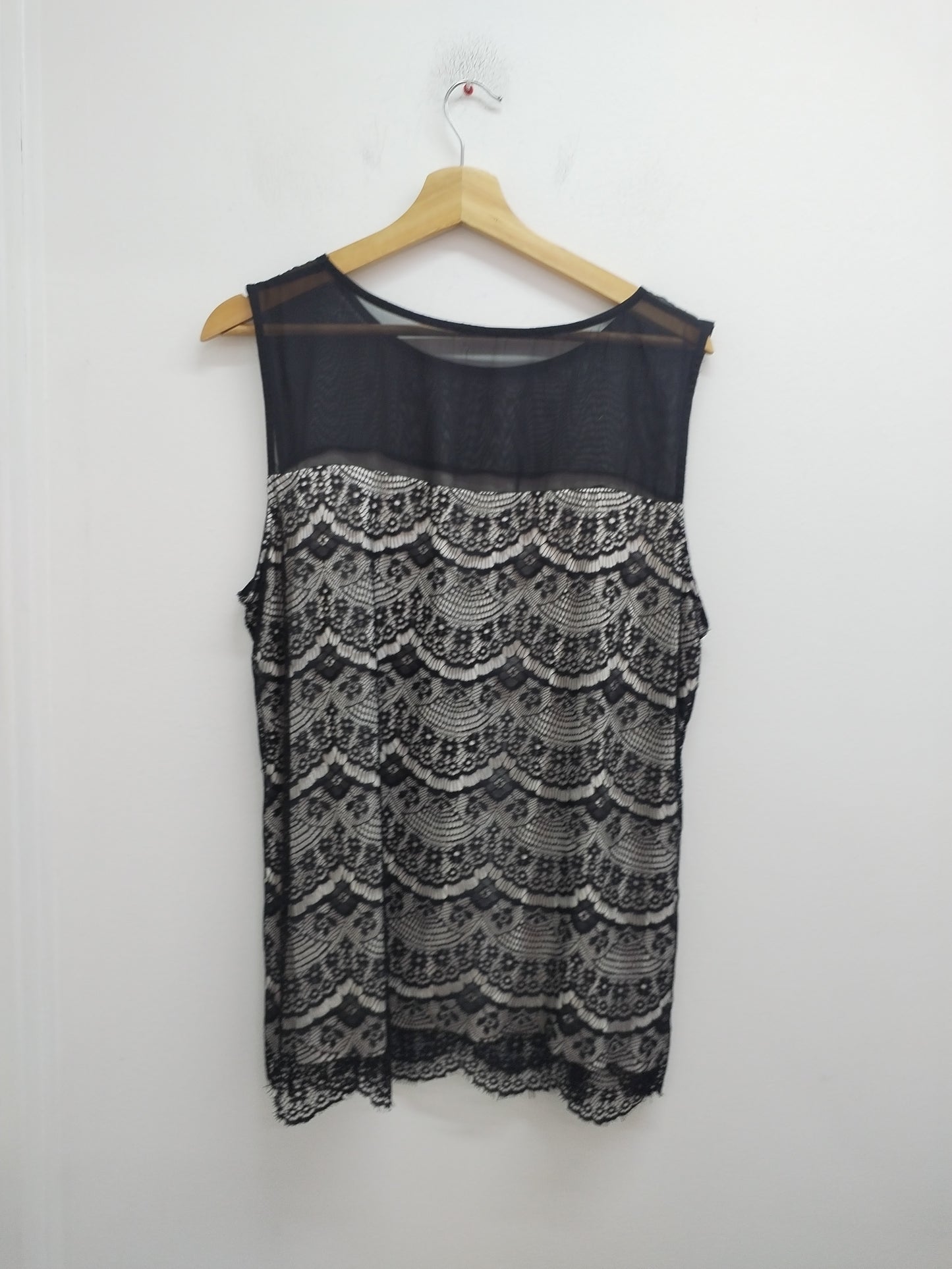 Tunique sans manches noire et beige avec dentelle Taille XL