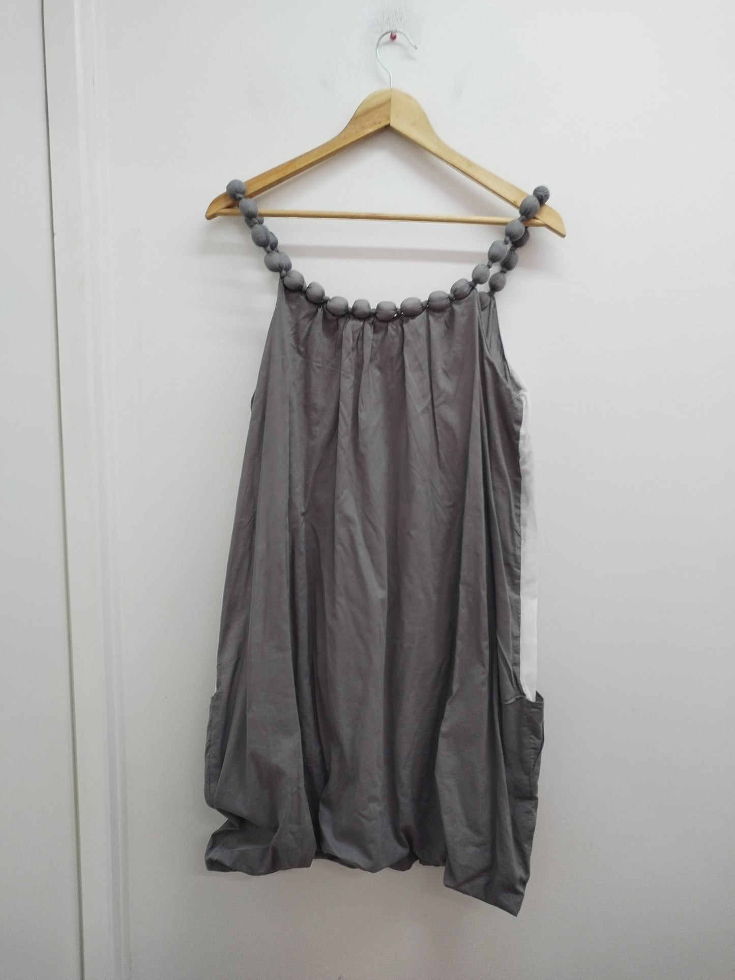Robe à bretelles Nothing Else grise et blanche Taille M