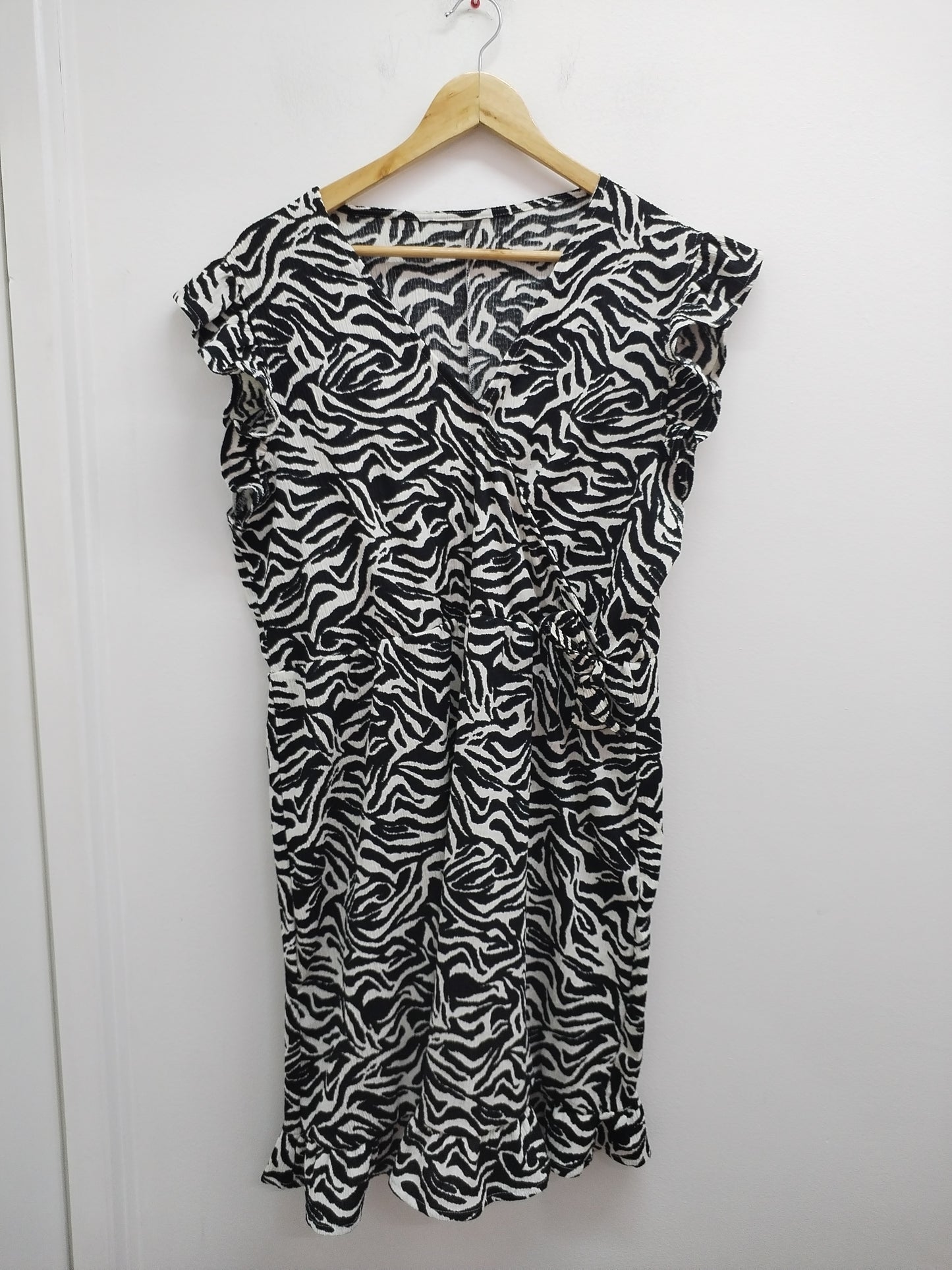 Robe manches courtes noire et blanche à motifs Taille L