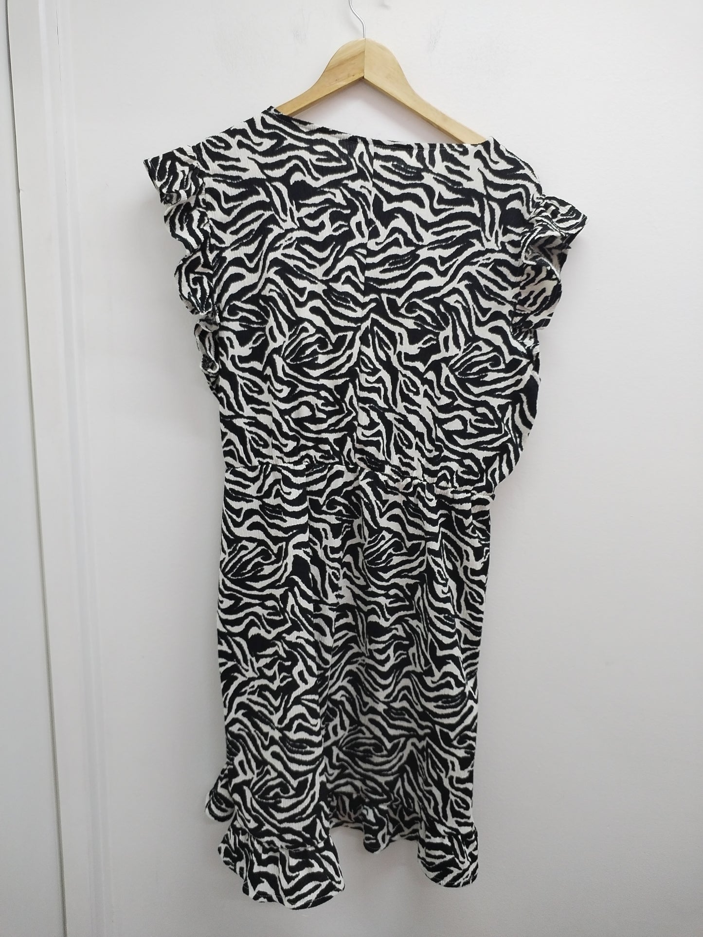 Robe manches courtes noire et blanche à motifs Taille L