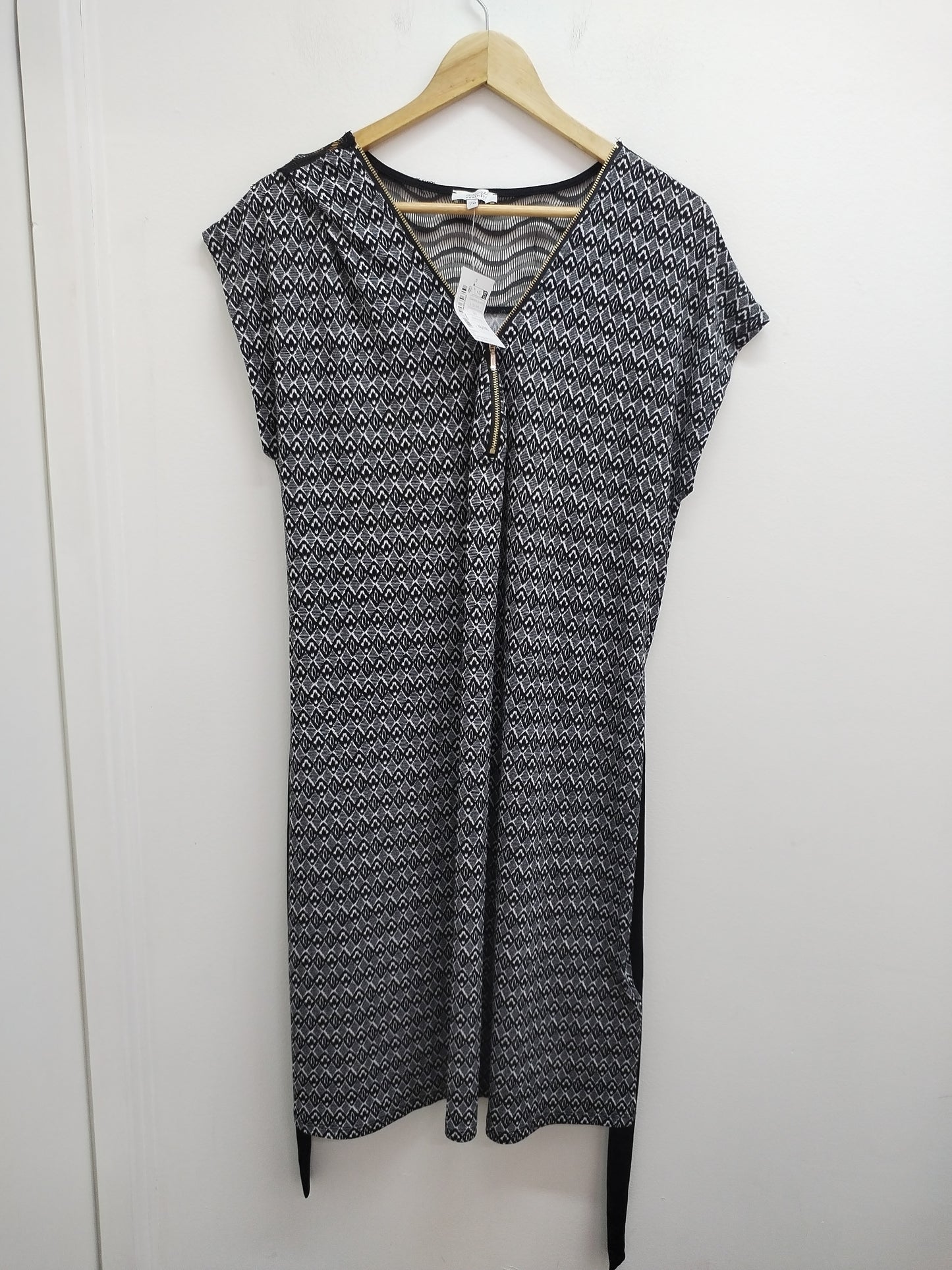 Robe manches courtes Modavista à motifs noirs et blancs avec dentelle Taille 46/48