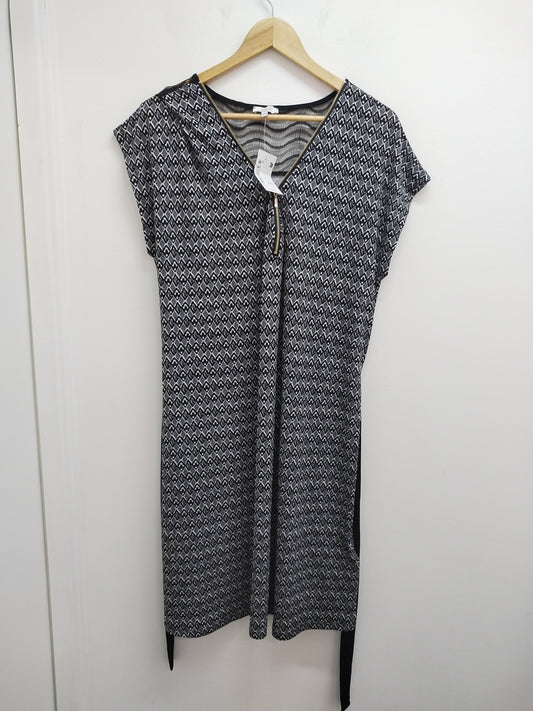 Robe manches courtes Modavista à motifs noirs et blancs avec dentelle Taille 46/48