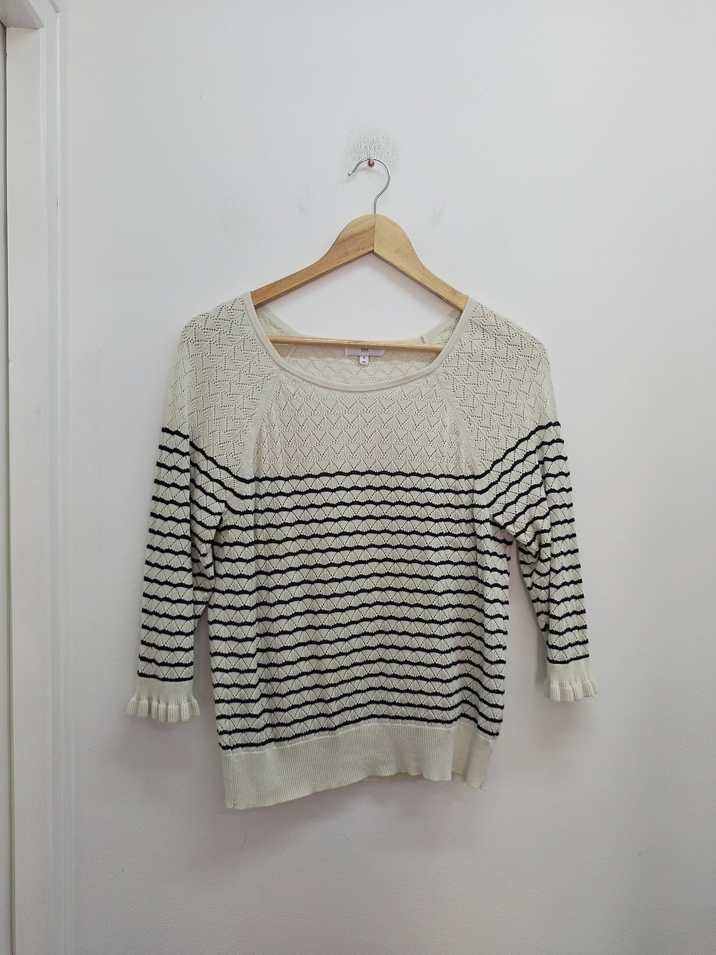 Pull manches 3/4 La Redoute mailles ajourées rayé noir et blanc Taille S