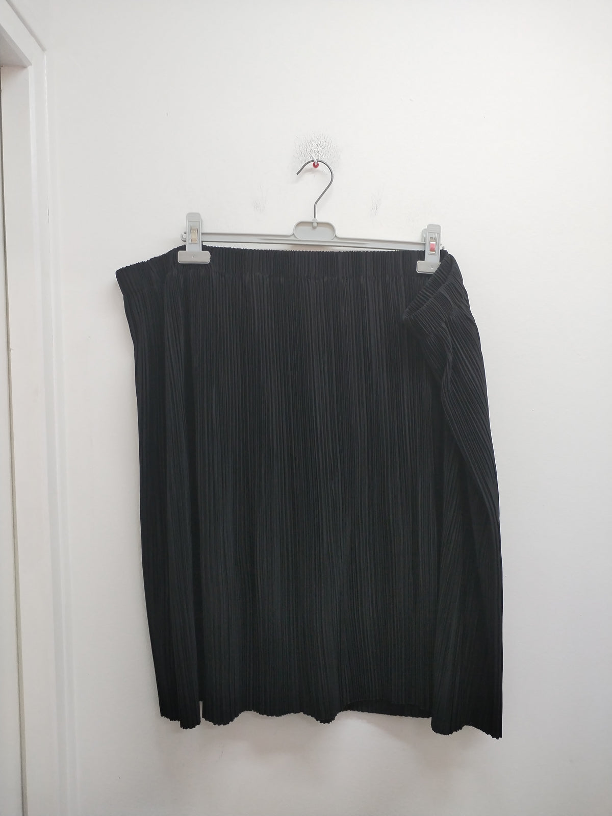 Jupe plissée Blancheporte noire Taille 58