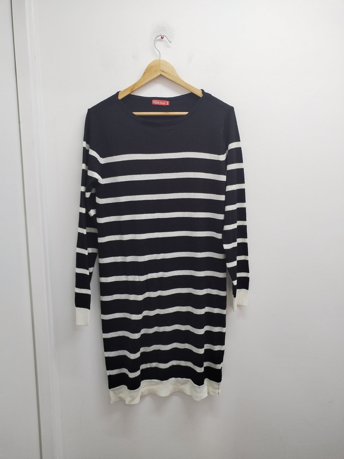 Robe pull manches longues Tissaia rayée noire et blanche Taille 42/44