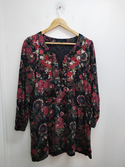 Tunique longue manches longues noire fleurie Taille M