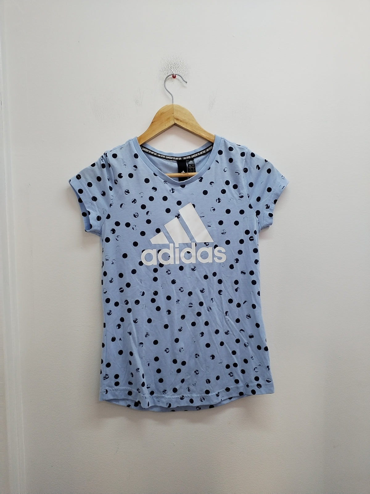 T-shirt adidas bleu clair à pois Taille 12/13 Ans