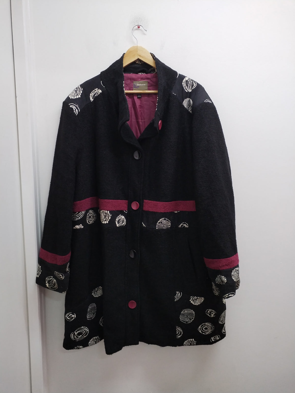 Manteau Ikebana noir avec motifs blanc Taille 58/60