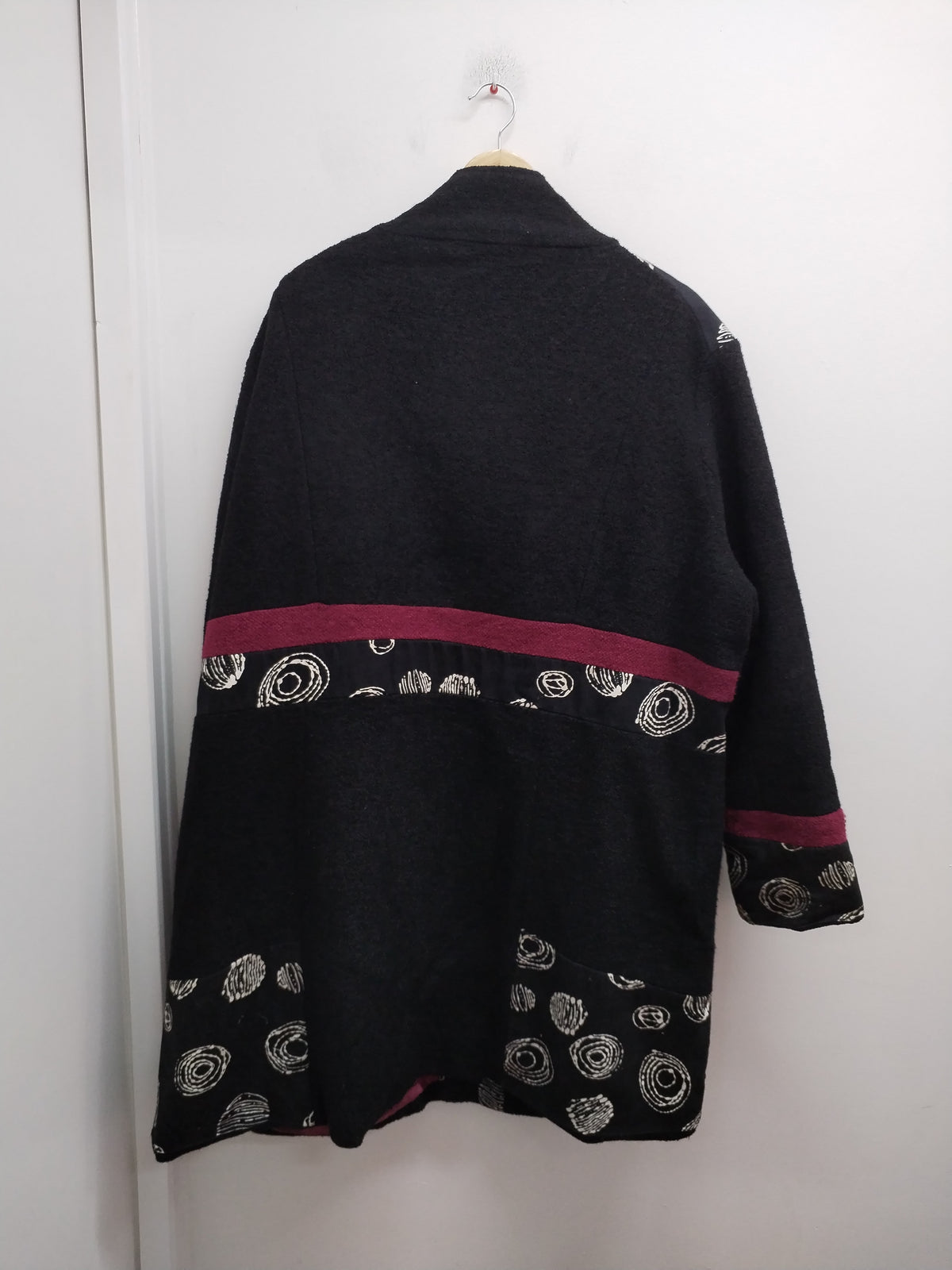 Manteau Ikebana noir avec motifs blanc Taille 58/60