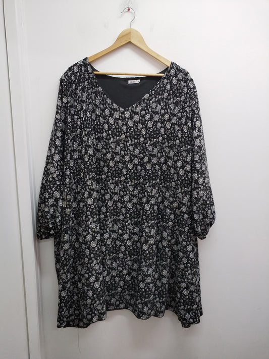 Robe manches 3/4 Gémo noire fleurie Taille 56