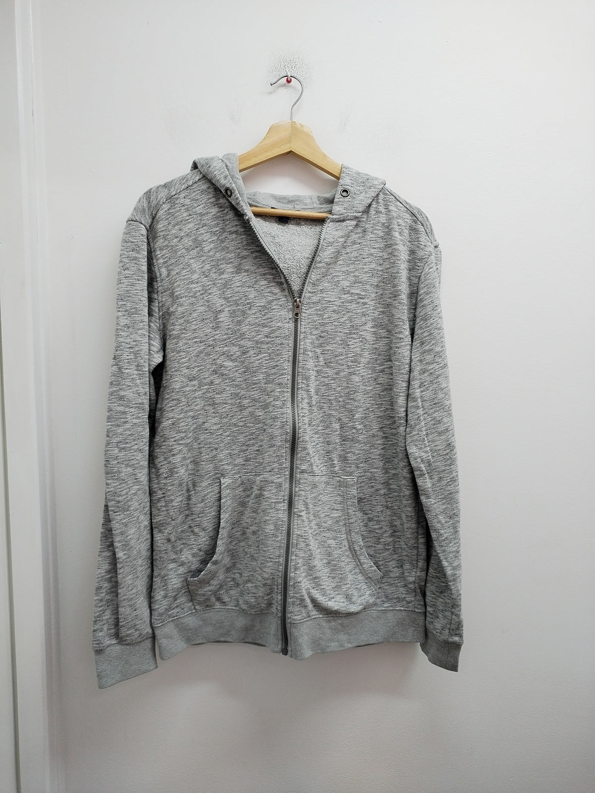 Sweat zippé à capuche Kiabi gris chiné Taille M
