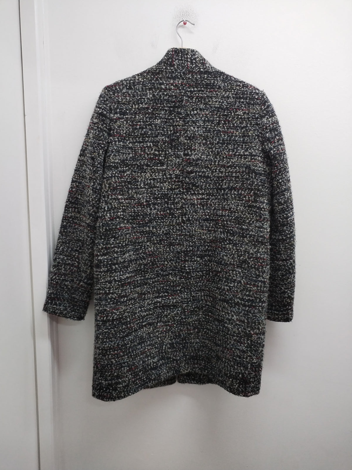 Manteau mi long Grain de Malice en tweed chiné noir, gris et touche de couleurs Taille 40