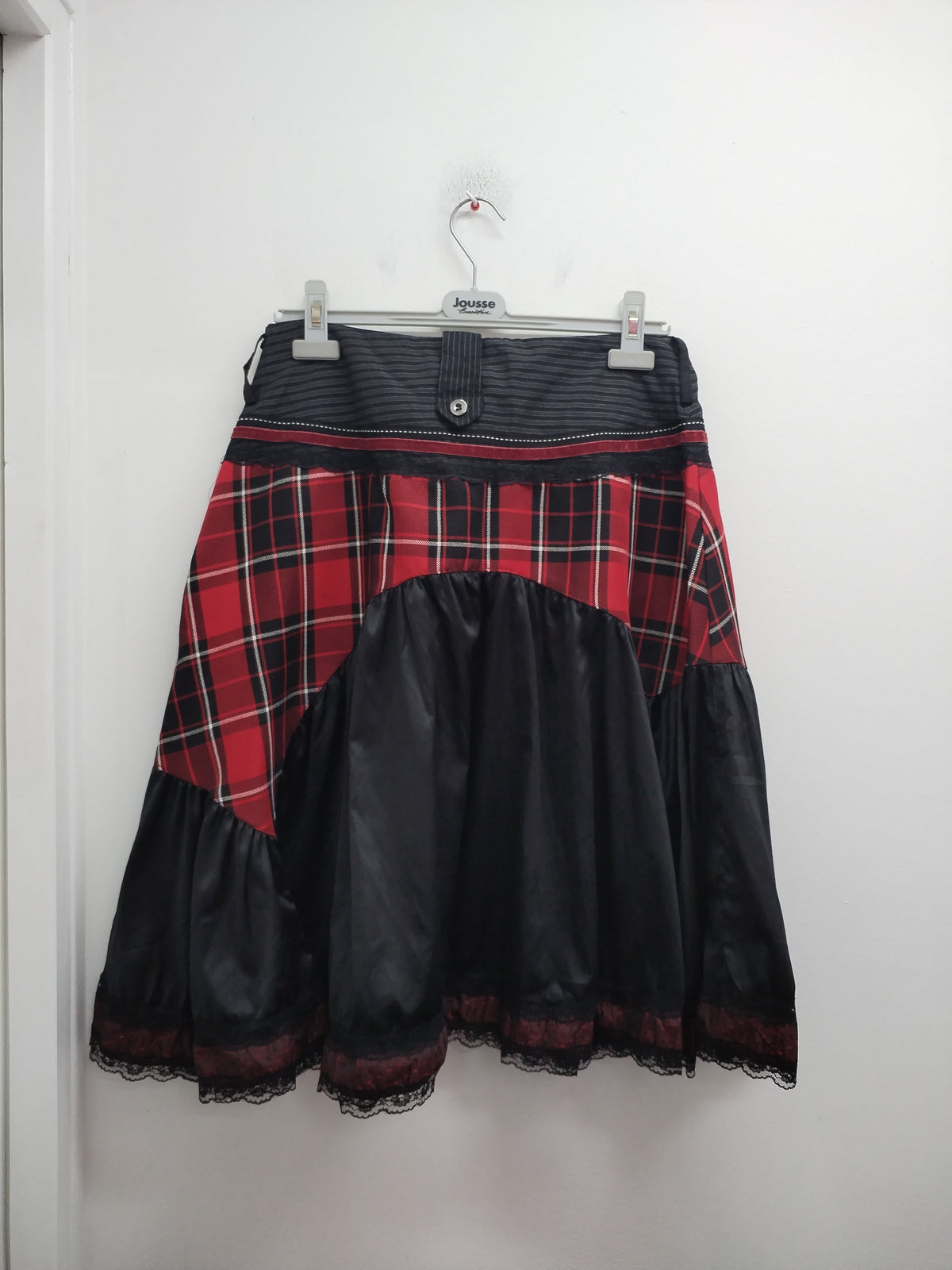 Jupe mi-longue noire et écossaise Des Filles à la Vanille Taille M